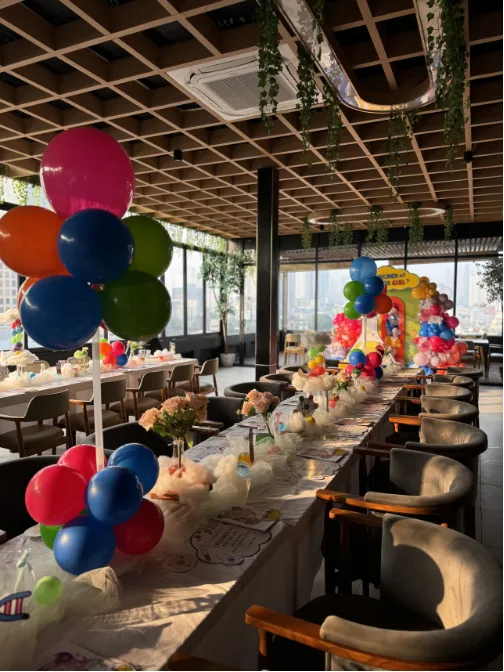 Elegant table decor for an event